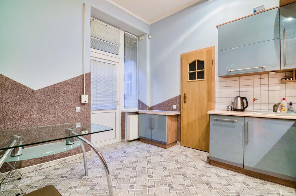 Apartamenty Lesi Ukrainky 17 Лвив Стая снимка