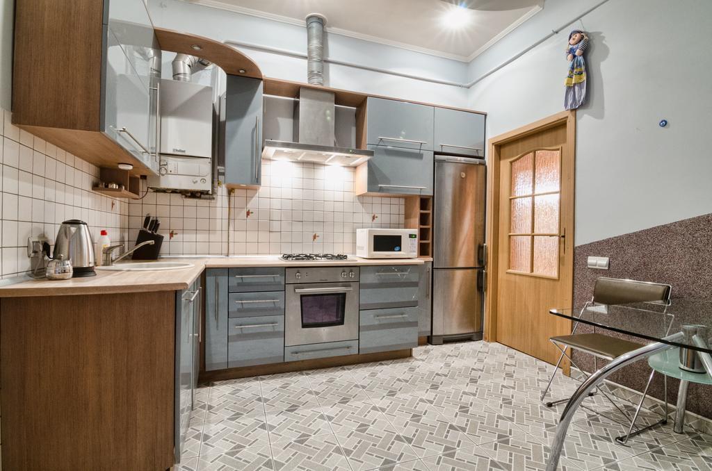 Apartamenty Lesi Ukrainky 17 Лвив Стая снимка